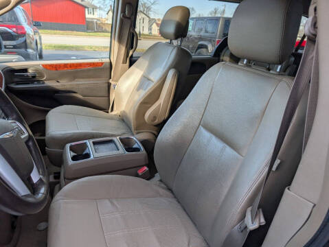 2015 Chrysler Town and Country Touring-L