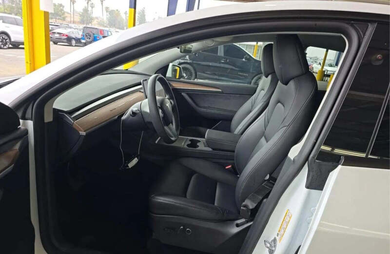 2024 Tesla Model Y Long Range