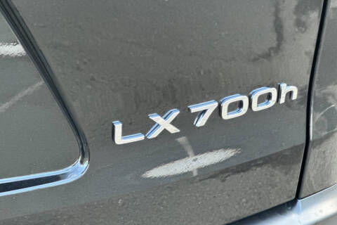2025 Lexus LX 700h Luxury