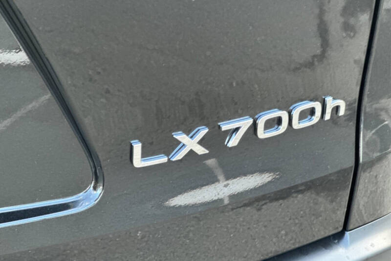 2025 Lexus LX 700h Luxury