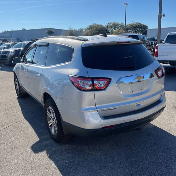 2017 Chevrolet Traverse 2LT photo 10