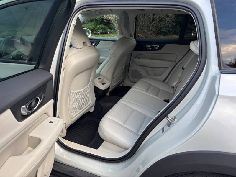 2022 Volvo V60 Cross Country T5