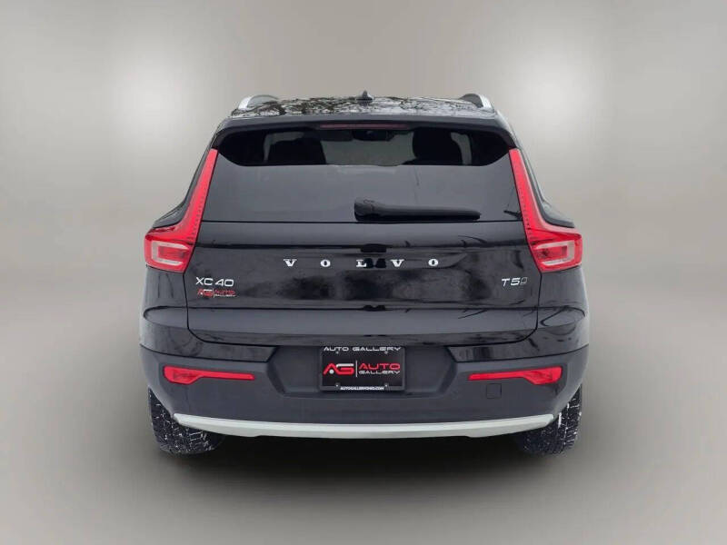 2021 Volvo XC40 T5 Momentum