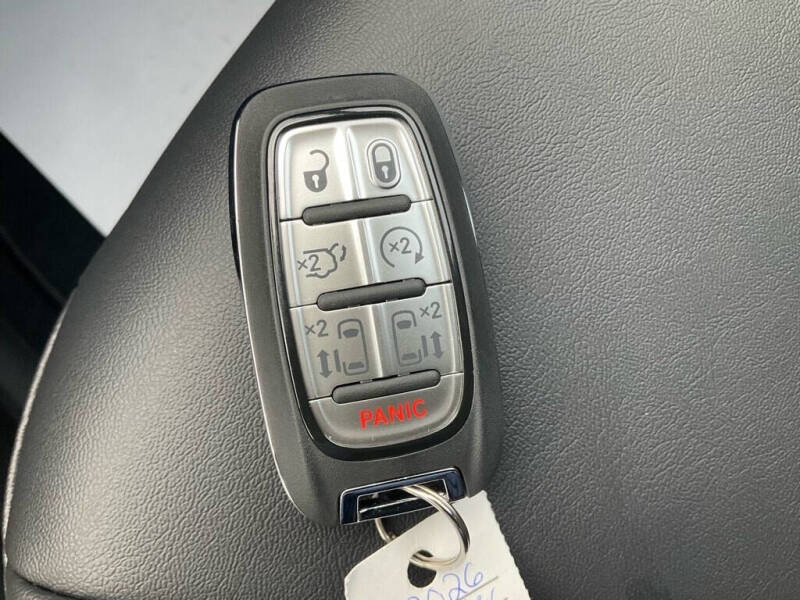 2026 Chrysler Pacifica Select