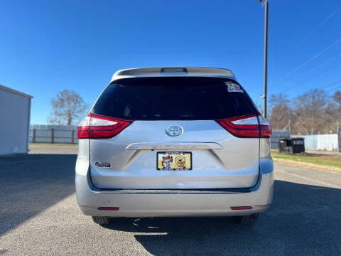 2017 Toyota Sienna LE 8-Passenger
