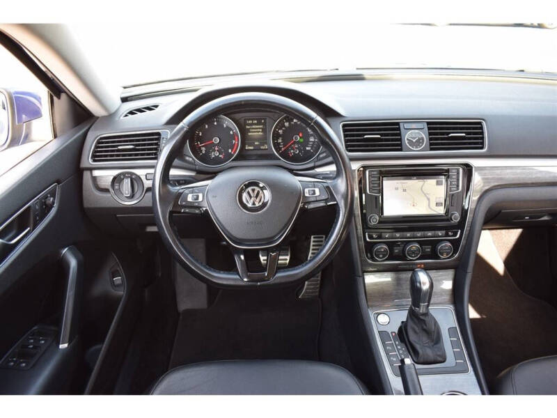 2017 Volkswagen Passat 1.8T SEL Premium