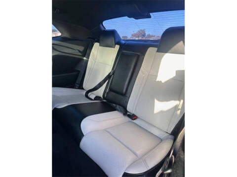 2015 Dodge Challenger SXT Plus