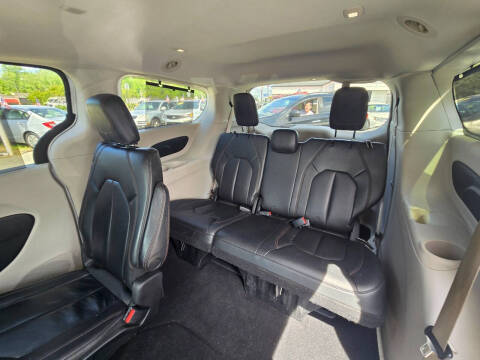 2017 Chrysler Pacifica Touring-L