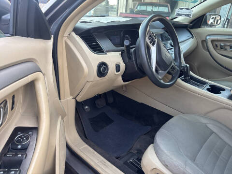 2013 Ford Taurus SE