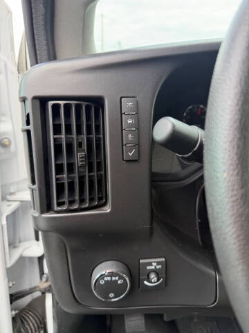 2025 Chevrolet Express LT 3500