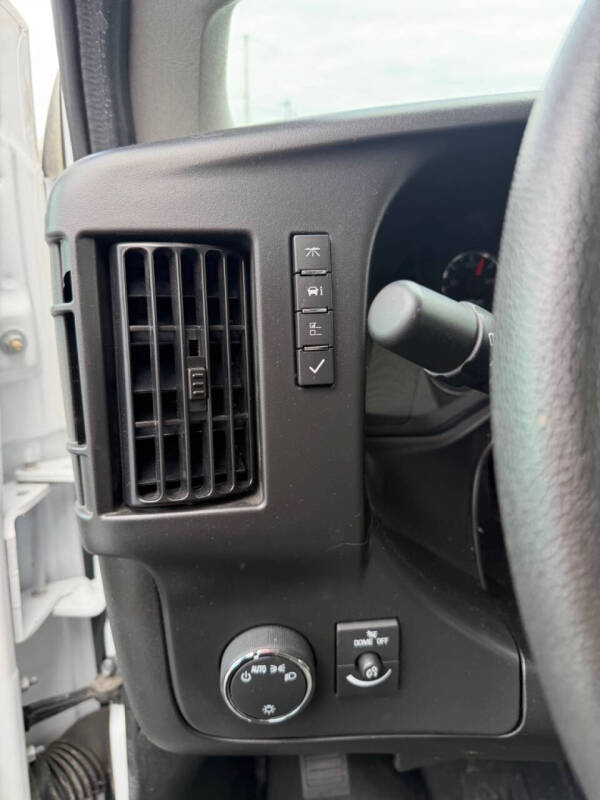 2025 Chevrolet Express LT 3500