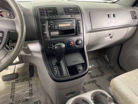 2005 Kia Sedona LX