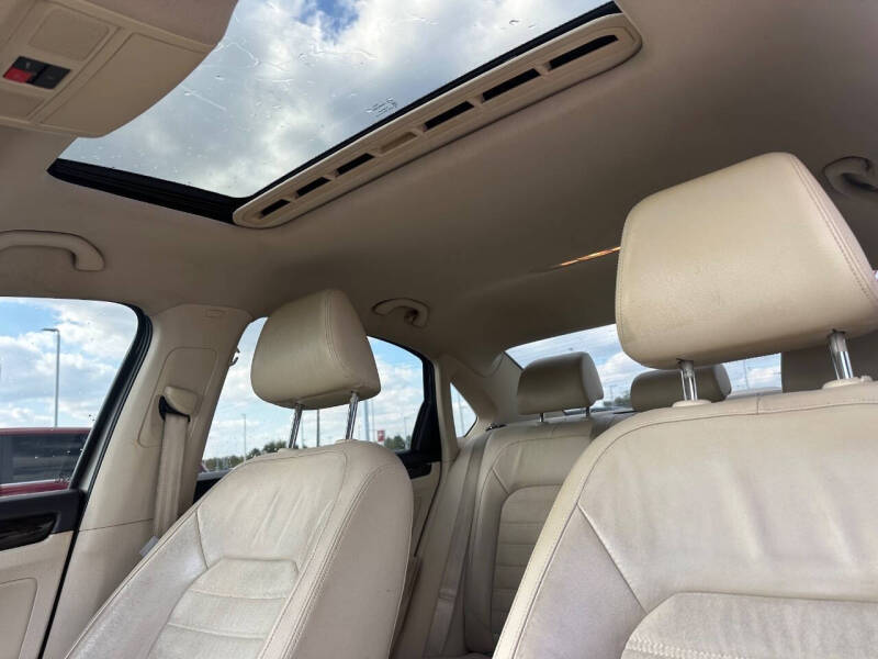 2015 Volkswagen Passat 1.8T SEL Premium