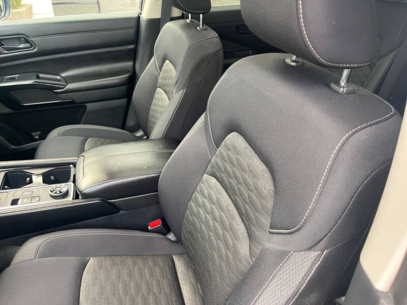 2023 Nissan Pathfinder SV