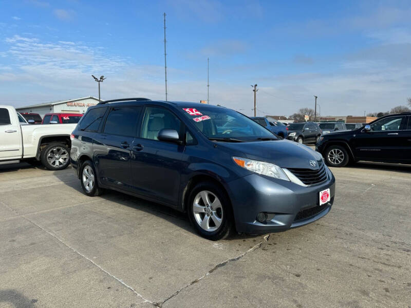 2014 Toyota Sienna for sale at UNITED AUTO INC in South Sioux City NE