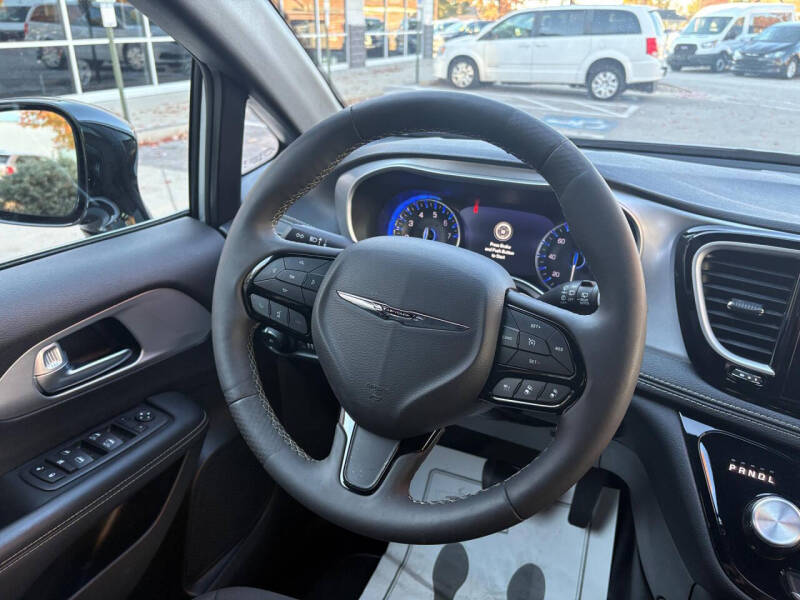 2024 Chrysler Pacifica Touring