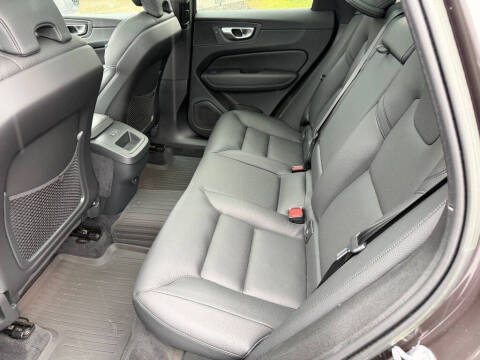 2023 Volvo XC60 B5 Plus Dark Theme