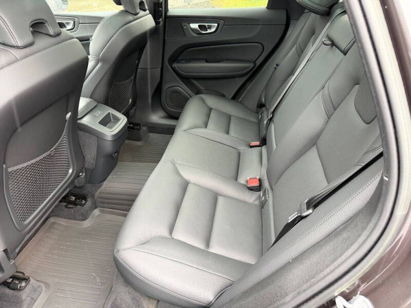 2023 Volvo XC60 B5 Plus Dark Theme
