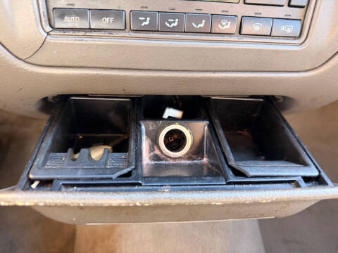 2005 Lincoln Town Car Signature Limited