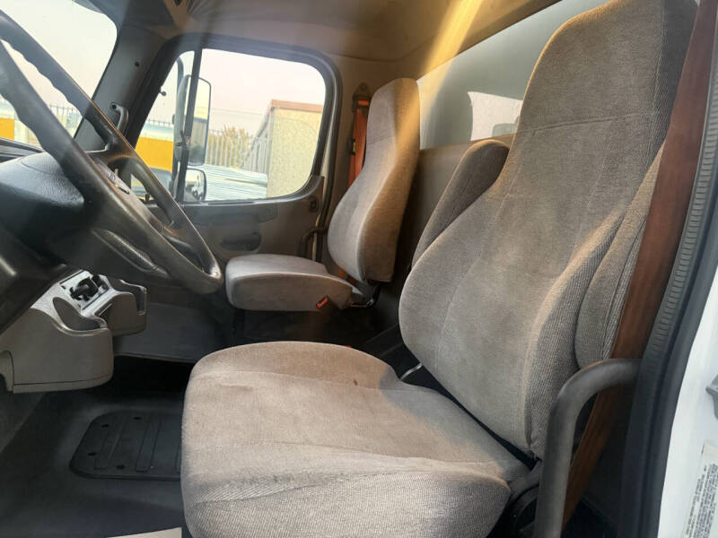 2018 Freightliner M2 106