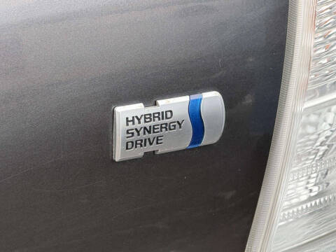 2017 Toyota Prius v Five