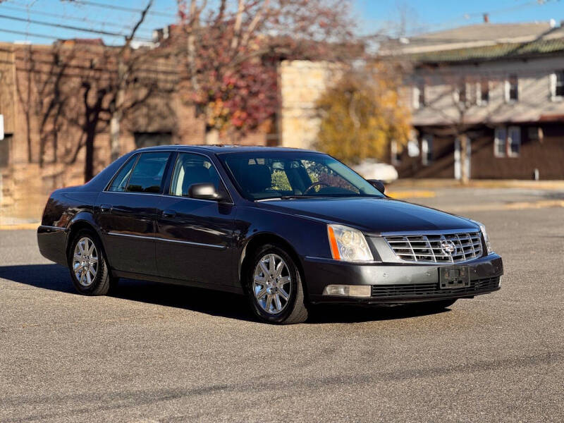 2011 Cadillac DTS Premium Collection photo 3