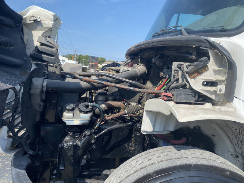 2006 Freightliner M2 106