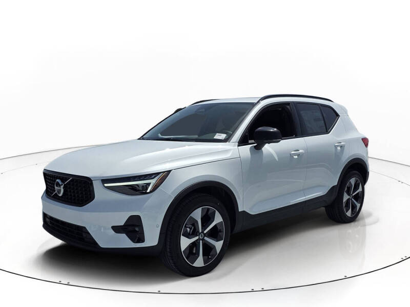 2026 Volvo XC40 B5 Plus