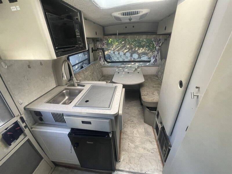2004 Winnebago Rialta 22QD