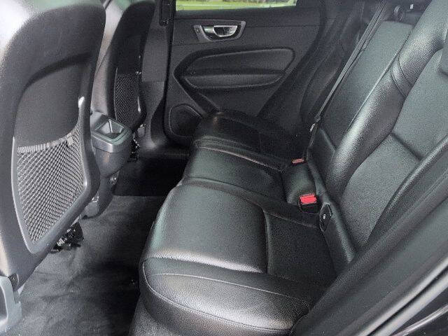 2022 Volvo XC60 B5 Momentum