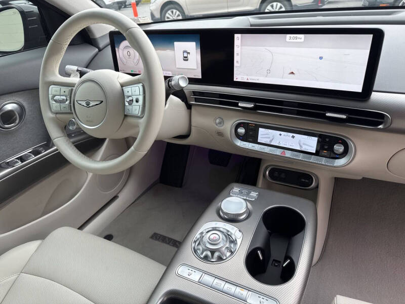 2024 Genesis GV60 Standard