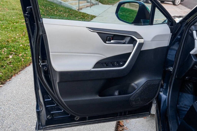 2021 Toyota RAV4 Hybrid XLE Premium