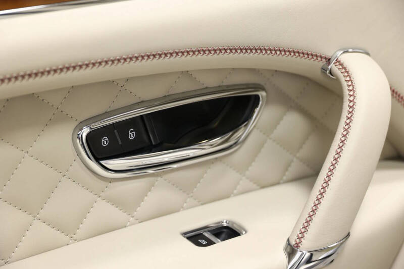 2020 Bentley Bentayga Hybrid