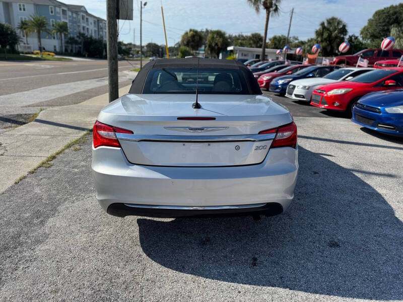 2012 Chrysler 200 Touring