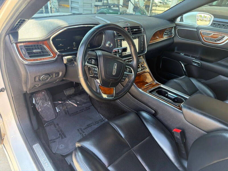 2017 Lincoln Continental Select