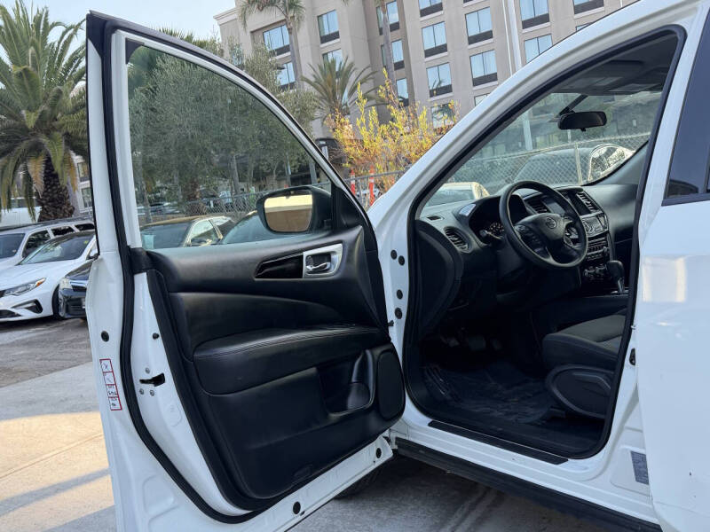 2020 Nissan Pathfinder S