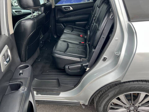 2017 Nissan Pathfinder Platinum