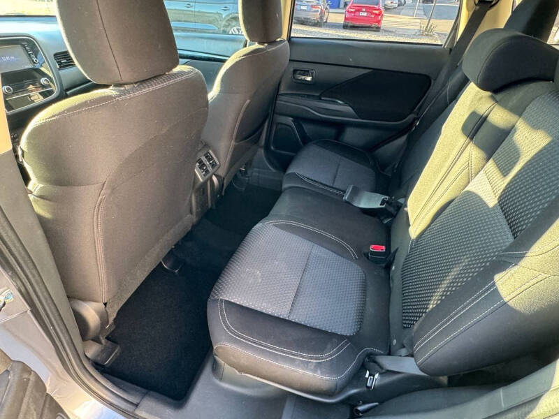 2020 Mitsubishi Outlander ES