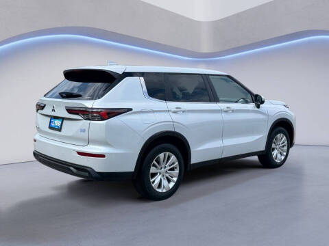 2025 Mitsubishi Outlander ES