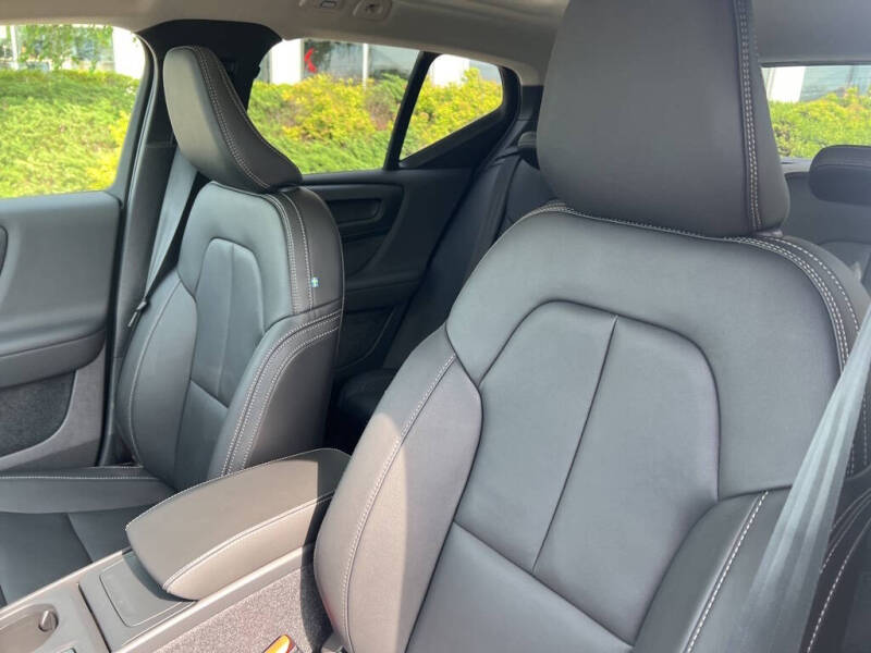 2026 Volvo XC40 B5 Core