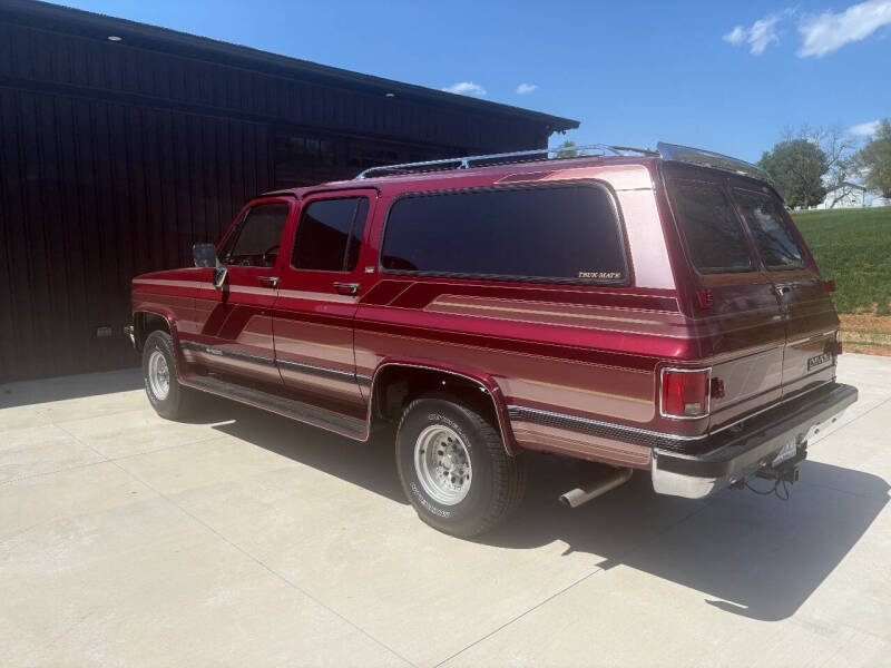 1990 Chevrolet Suburban's photo