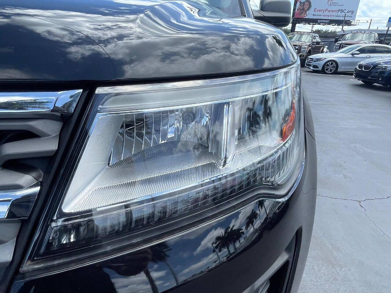 2018 Ford Explorer  - $17,900