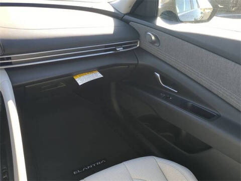 2025 Hyundai Elantra Hybrid Limited