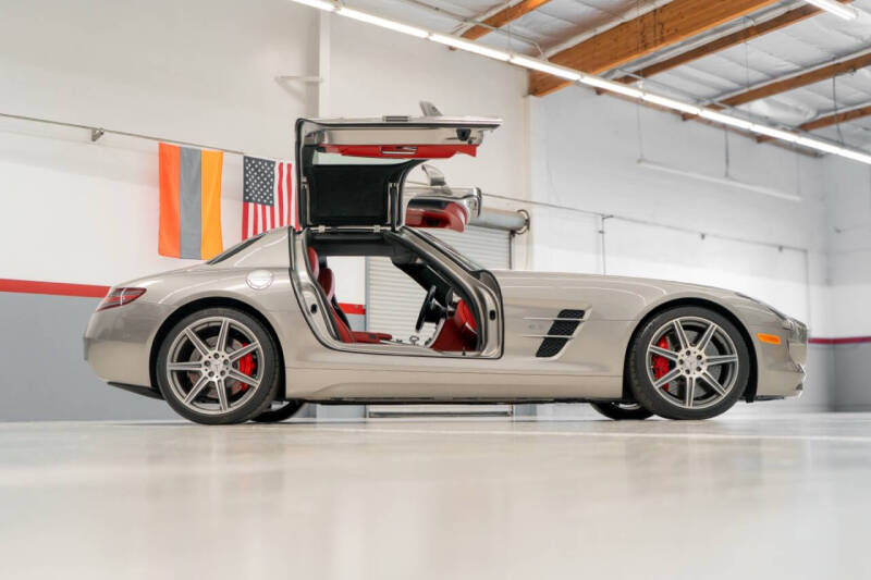 2012 Mercedes-Benz SLS AMG null photo 8