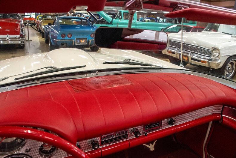 1957 Ford Thunderbird