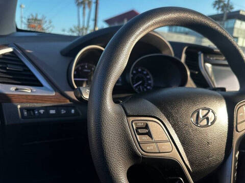 2017 Hyundai Santa Fe SE