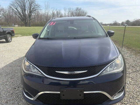 2017 Chrysler Pacifica Touring-L Plus