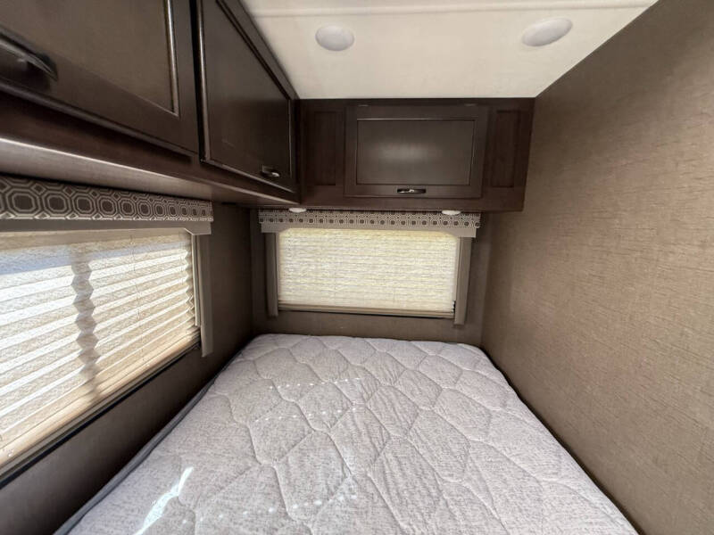 2019 Ford FOUR WINDS THOR 22E