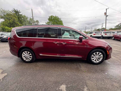 2017 Chrysler Pacifica Touring-L