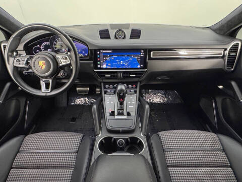 2022 Porsche Cayenne Turbo S E-Hybrid Coupe